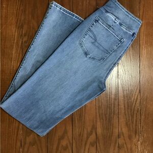 American Eagle Outfitters Pull on Jeans